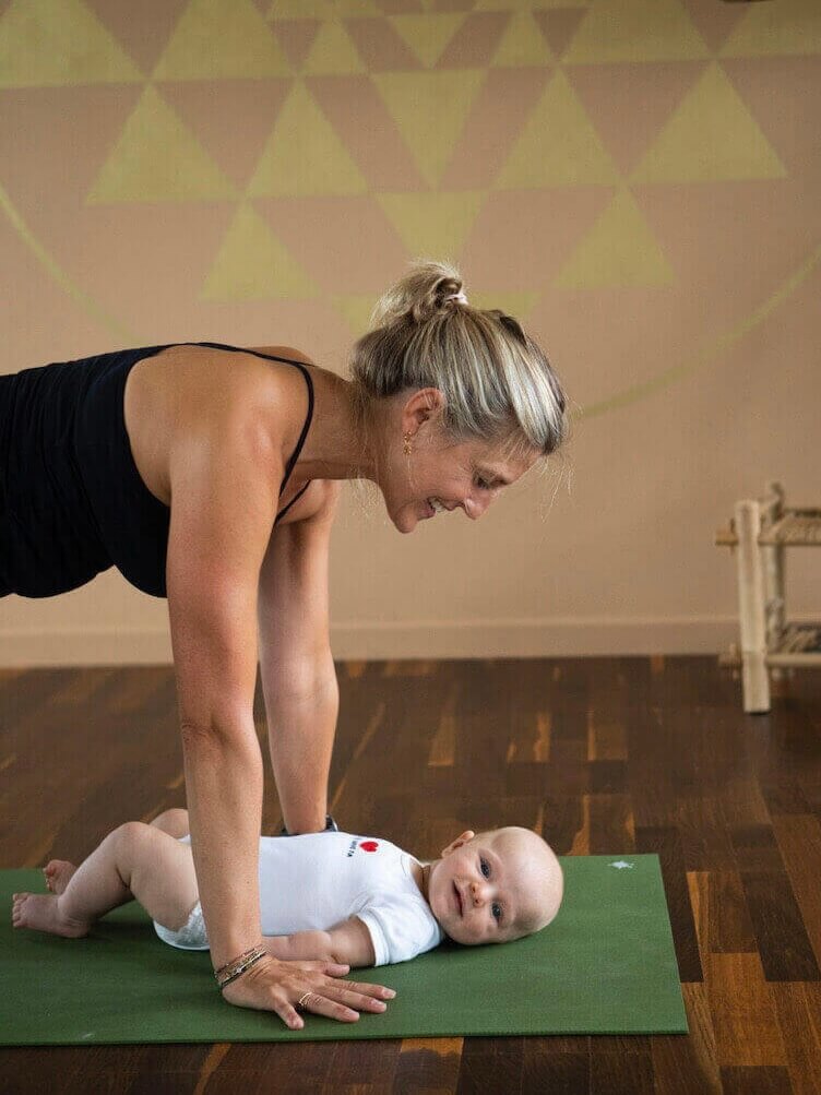 yogakurs mamma baby hos ashtanga yoga uppsala